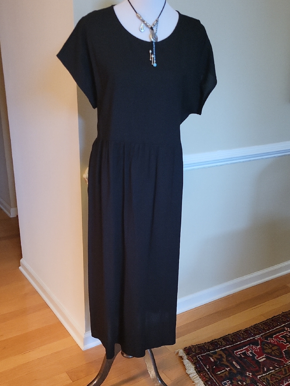 Source Unknown Black Short-Sleeve Midi Dress NWOT